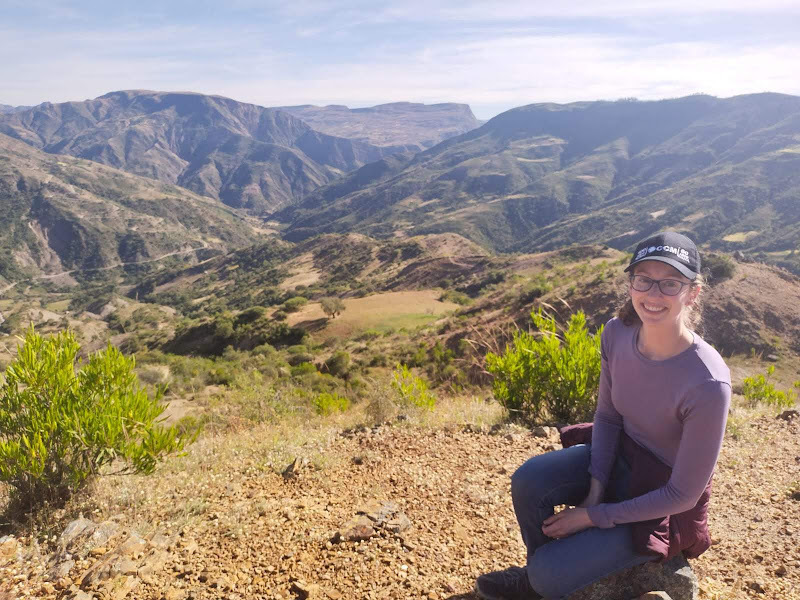 A young woman sitting in the Bolivian hillside