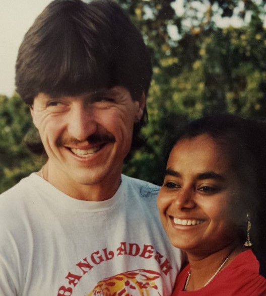 A photo of Kevin and Nina Stout smiling