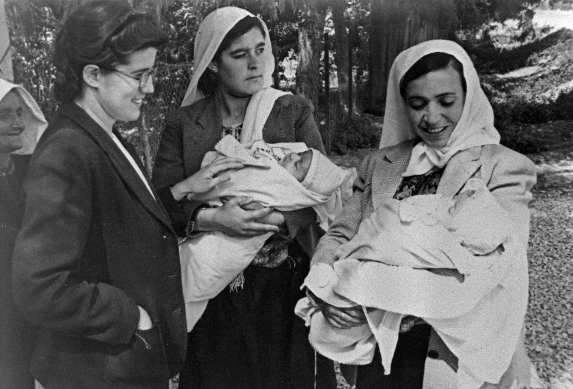 MCC worker with Palestinian refugee mothers