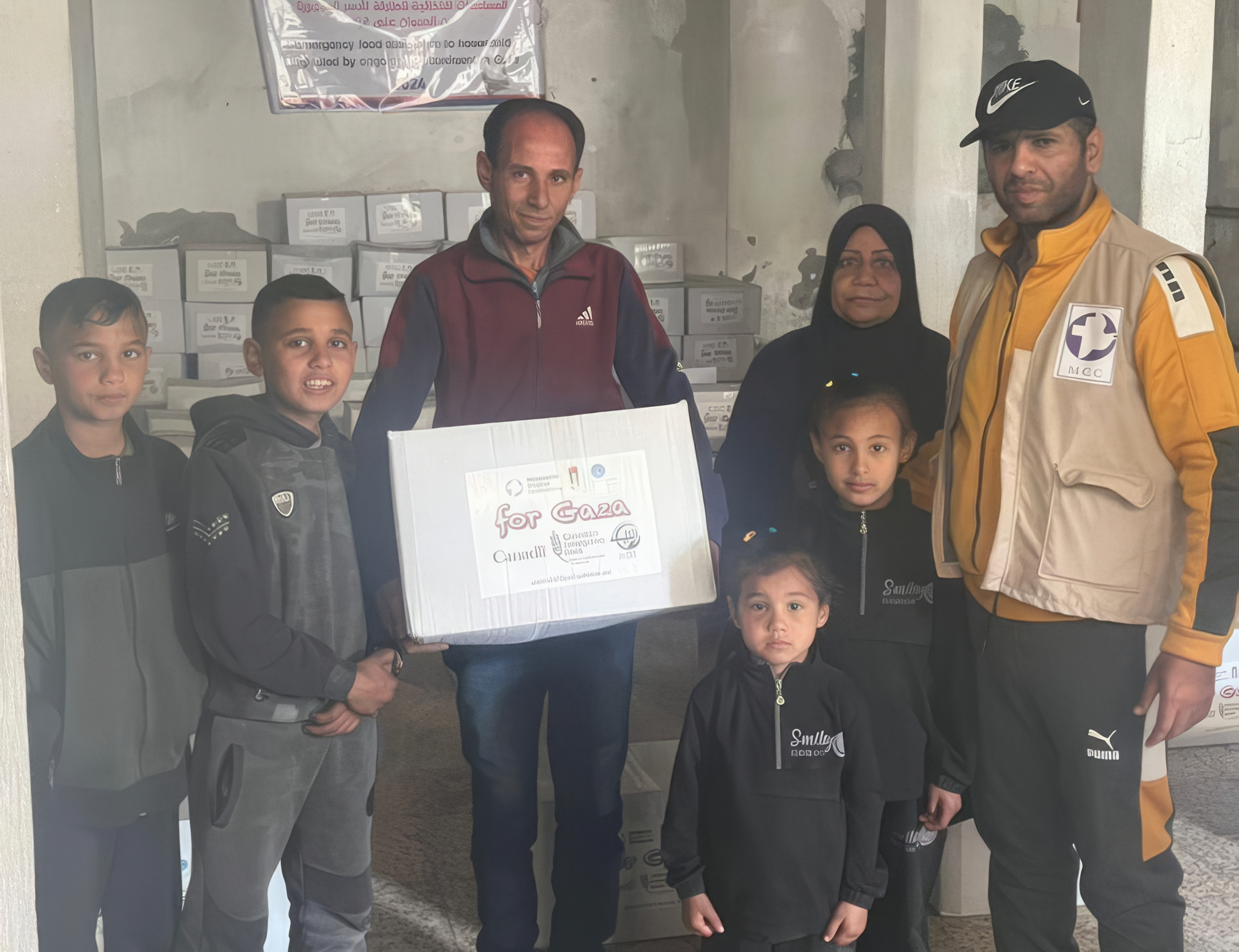 Al-Najd Developmental Forum staff distribute emergency food that has just arrived in Gaza for distribution to families. The shipment arrived on March 19 and was distributed on March 23.  *Names withheld for security reasons.