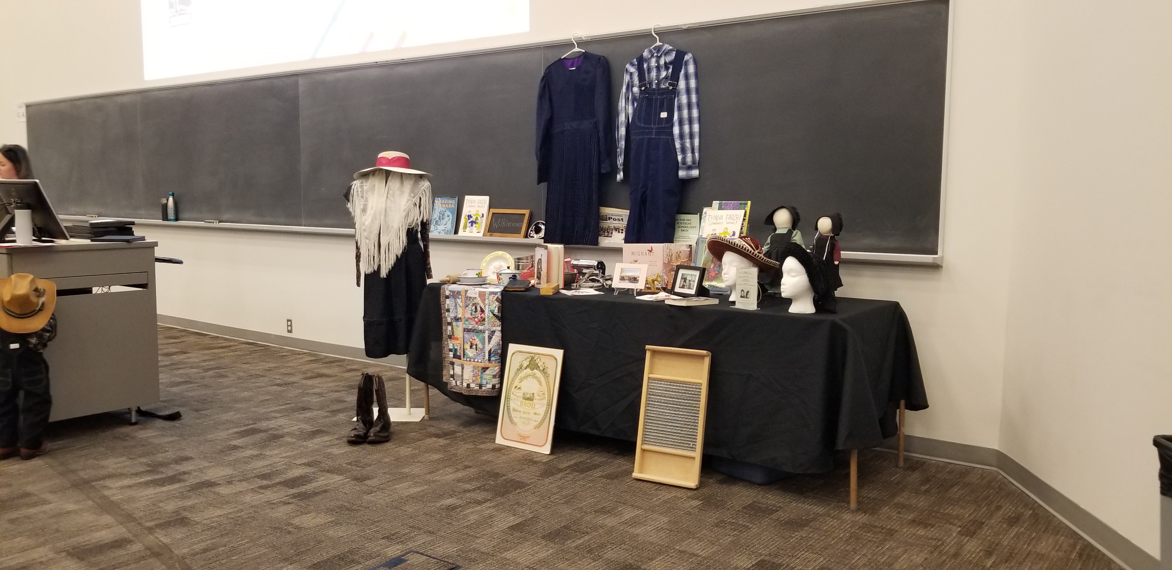 A display of items typically found in a Low German household, including traditional clothing.