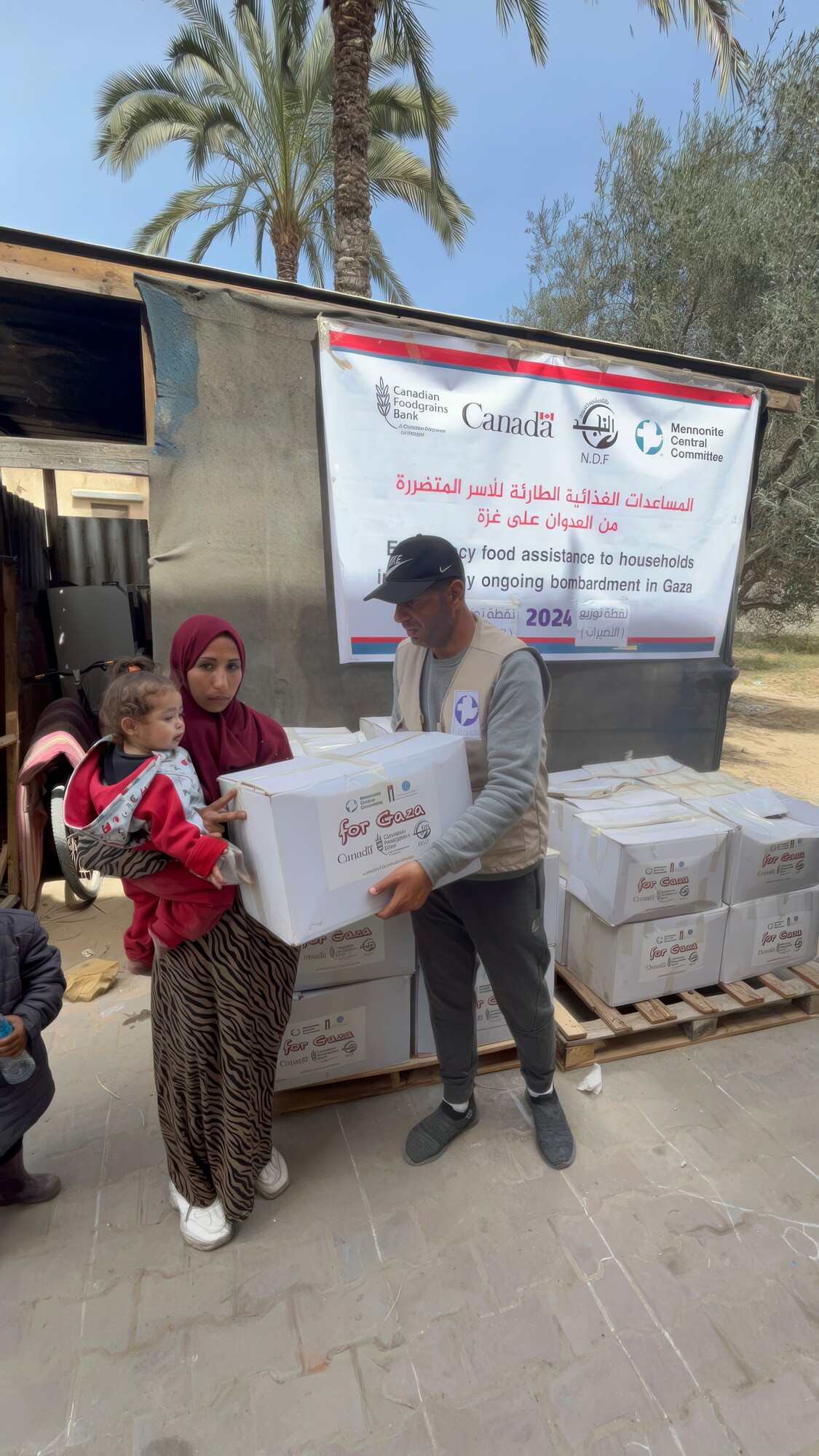 Al-Najd Developmental Forum staff distribute emergency food that has just arrived in Gaza for distribution to families. 
*Names withheld for security reasons.