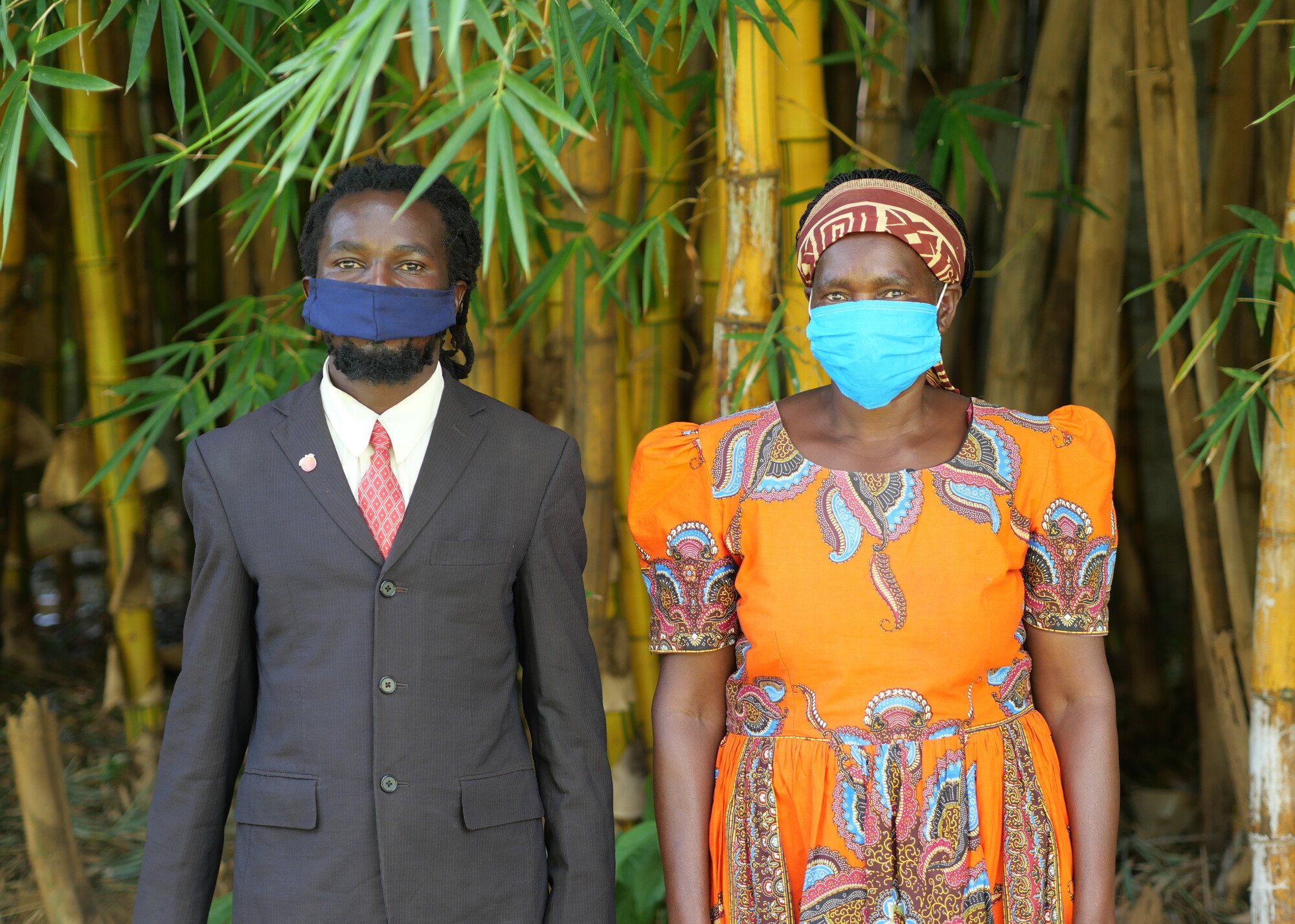 Zebron Mwale (left) and Mary Mweemba stand side by side in April 2021. They are both farmers and neighbors who live in Popota, southern Zambia.

Mweembwa joined a Peace Club program after participat