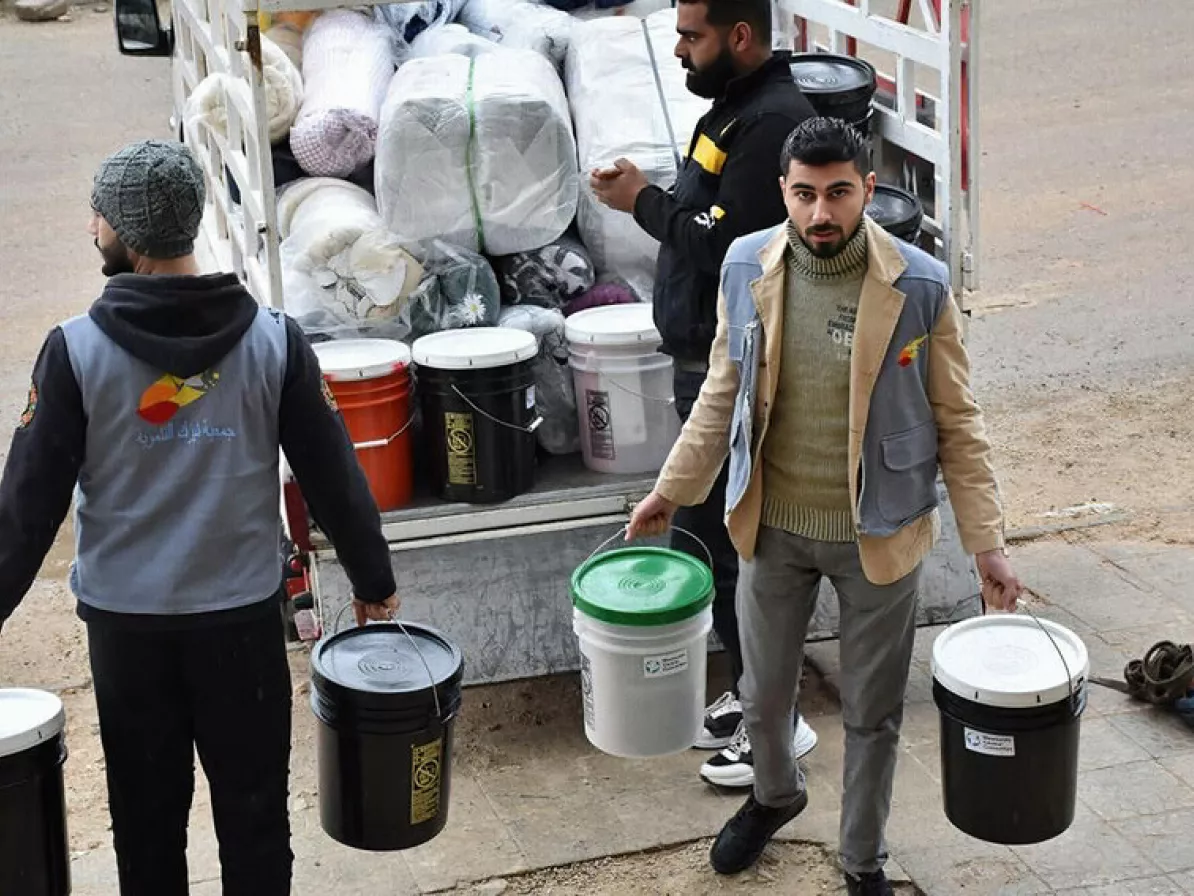 Volunteers with Fellowship of Middle East Evangelical Churches (FMEEC) distribute relief kits to various shelters that were set up in Homs in response to the February 2023 earthquakes.